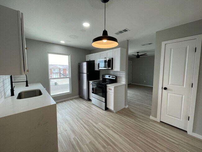 Building Photo - 1603 Benttree Dr
