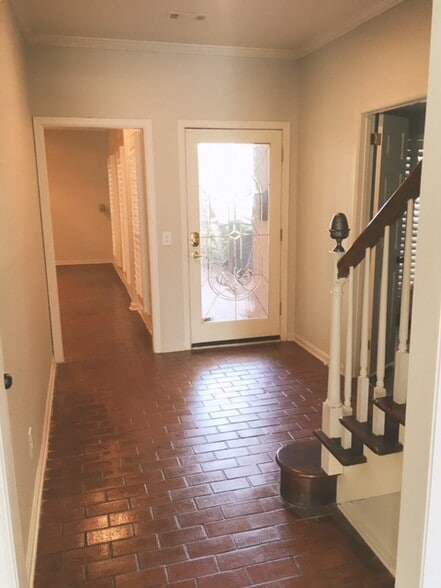 Building Photo - 2028 Hazel Hedge Ln