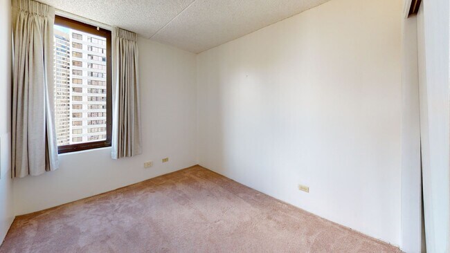 Building Photo - Waikiki, Pet Friendly. Central AC