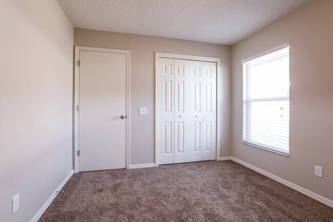 Building Photo - 80 Lake Daisy Blvd