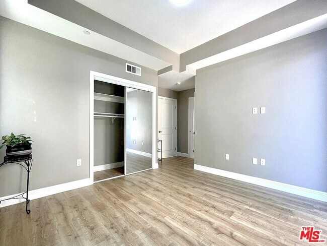 Building Photo - 11753 Iowa Ave