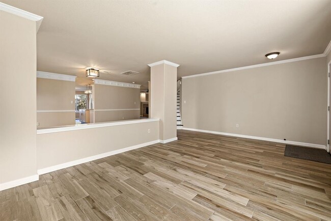 Building Photo - 3809 Tailfeather Dr