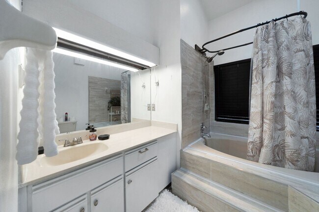 Building Photo - Charming 2BR Condo in Melbourne Beach