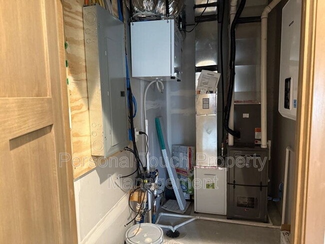 Building Photo - 7352 Eagle Point Dr S