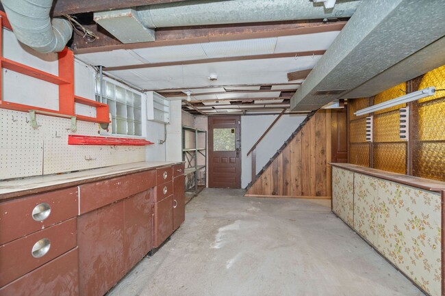 Building Photo - CHEVIOT- Charming 3 bedroom 1.5 bath