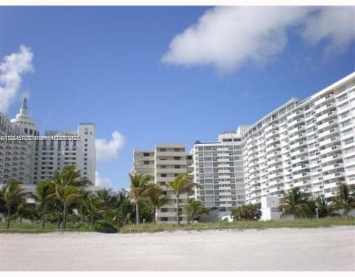 Building Photo - 1623 Collins Ave