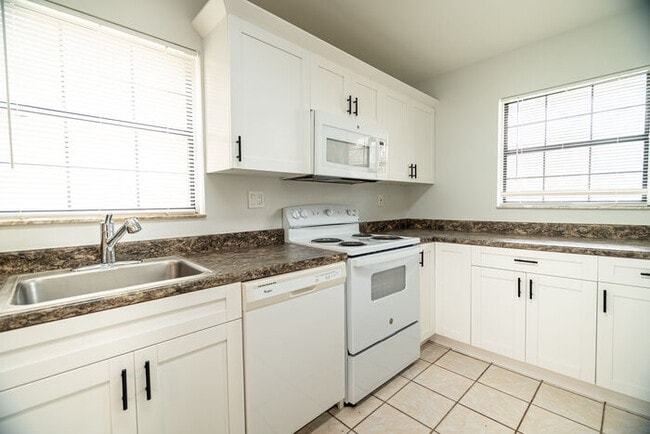 Building Photo - 5254 Treetops Dr