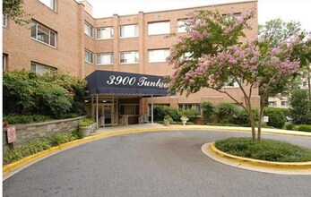 Building Photo - 3900 Tunlaw Rd NW