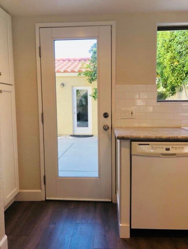 Building Photo - 394 Tava Ln