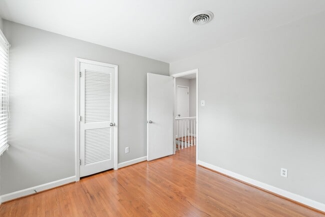 Building Photo - 3 Bedroom home in Coventry Woods!