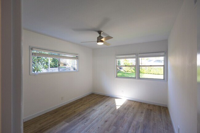 Building Photo - Freshly Renovated 3BR/2BA Pool Home – La C...