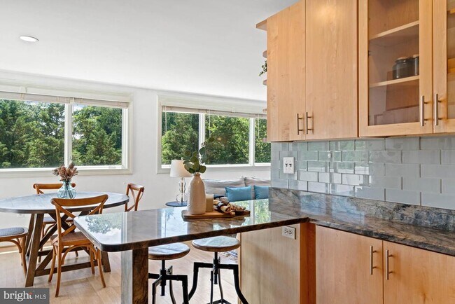 Building Photo - 4720 Chevy Chase Dr