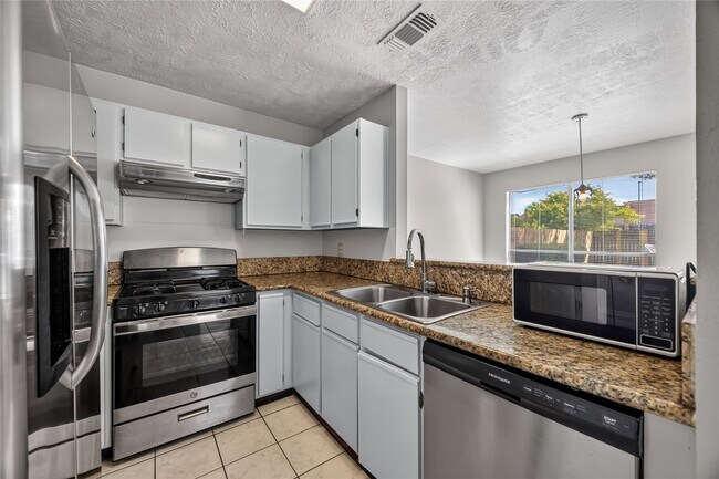 Building Photo - 13610 Repa Ln
