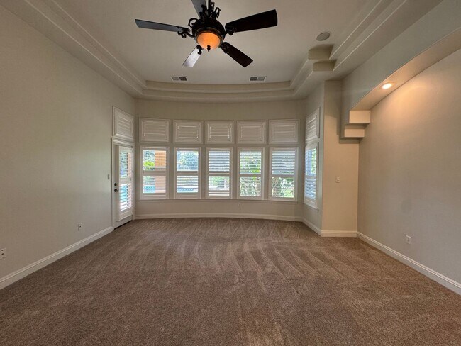 Building Photo - Executive Seven Oaks Grand Island MOVE IN ...