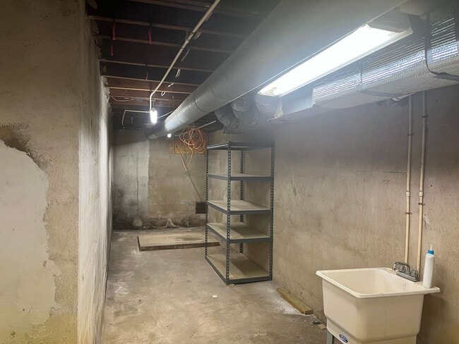 Building Photo - 3045 E Prospect Rd