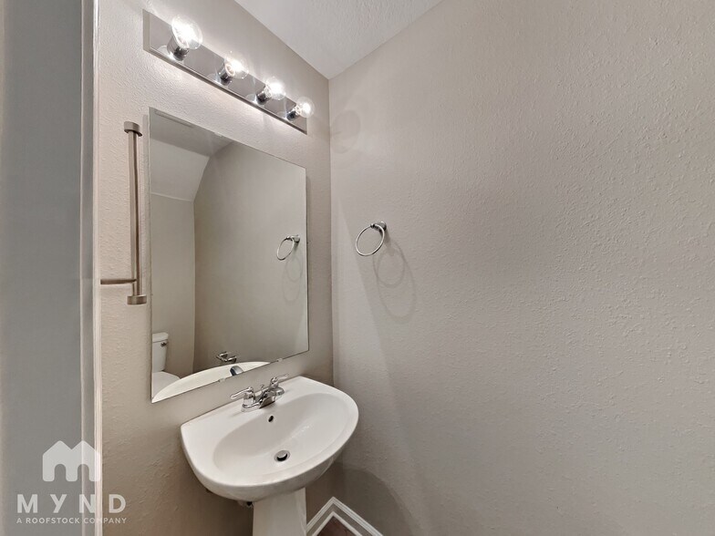 Building Photo - 752 Henley Ct
