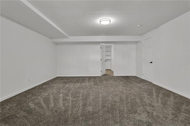 Building Photo - 9155 Nesbit Ferry Rd