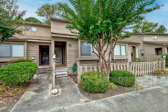 Building Photo - 207 St Luke Ct
