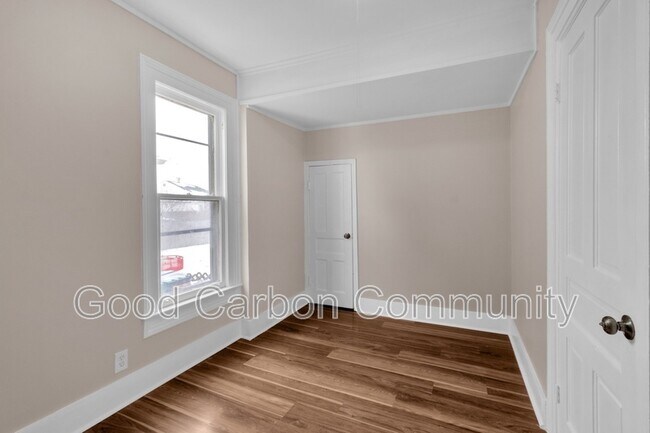 Building Photo - 101 Miller St