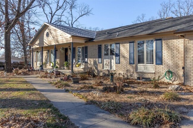 Building Photo - 2002 S 17th St