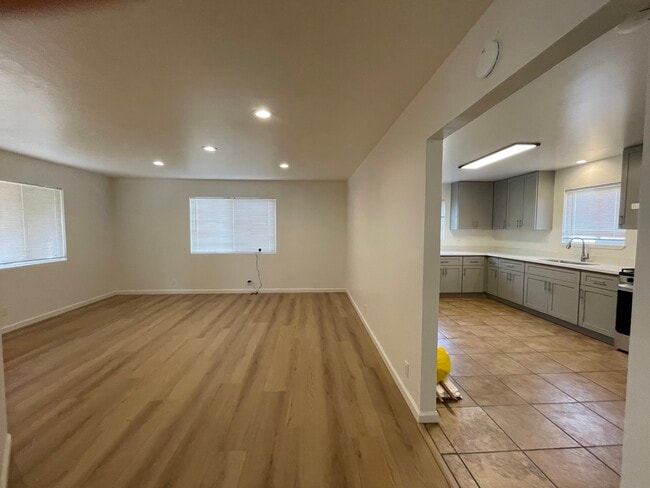 Building Photo - 413 Laurel Ave