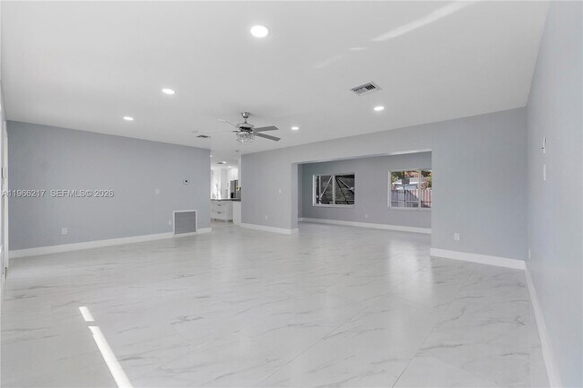 Building Photo - 4725 NW 5th Ct