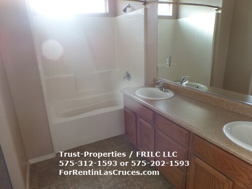 Building Photo - Spacious 4/2 close to WSMR and NASA