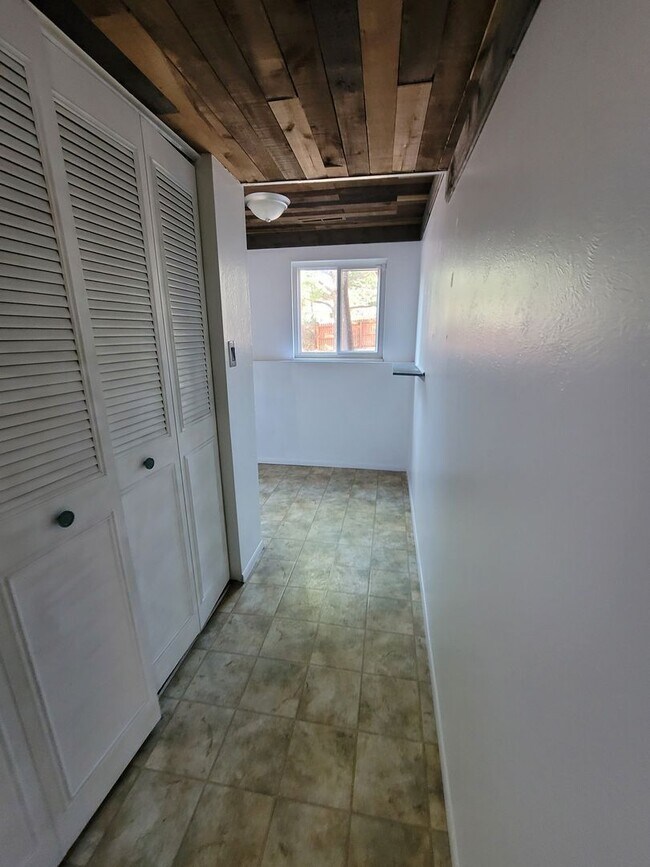 Building Photo - Gorgeous 4 Bedroom Home for Rent on Buckho...
