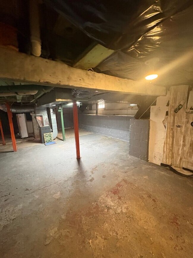 Building Photo - 2 Bedroom / 1 bathroom House in Peoria, IL