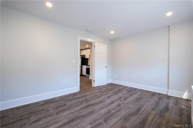 Building Photo - 56 Maple Ave
