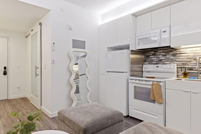 Building Photo - 12607 Larchmere Blvd