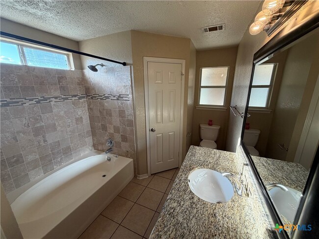 Building Photo - 2207 Waterfall Dr