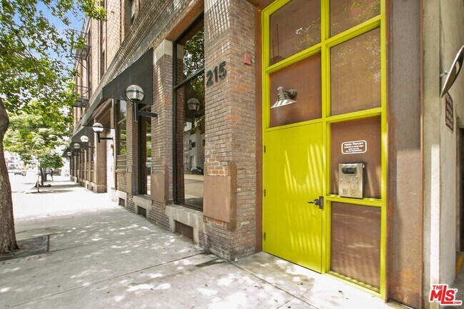 Building Photo - 215 S Santa Fe Ave