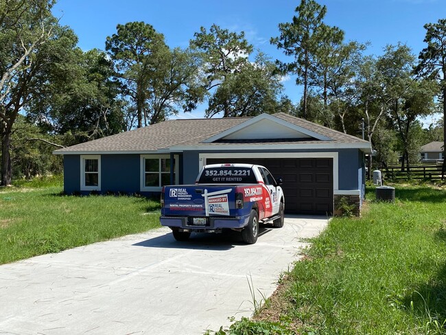 Building Photo - Custom Home - Desirable SE Ocala Neighborhood 3/2/2 **Won't Last**