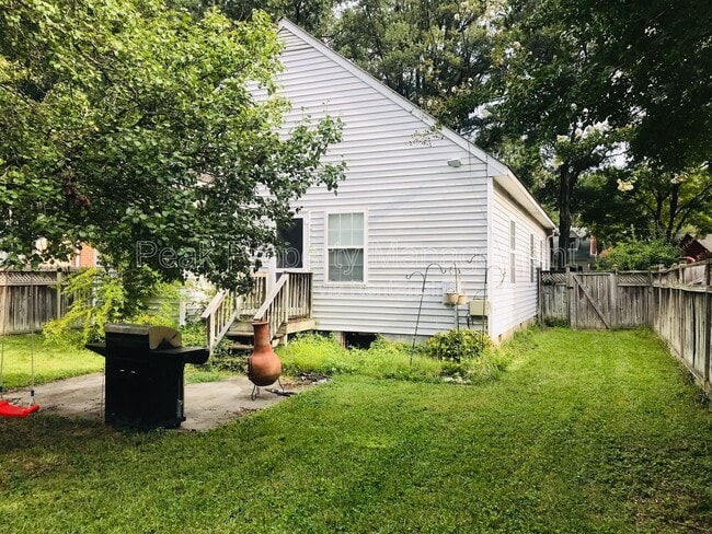 Building Photo - 1903 Elmsmere Ave
