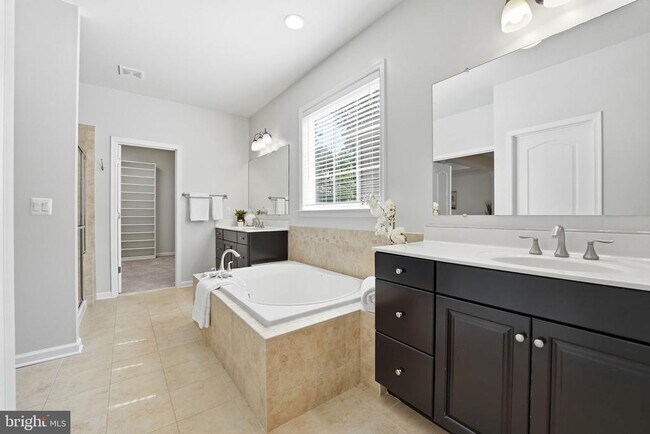 Building Photo - 428 Alder Dr