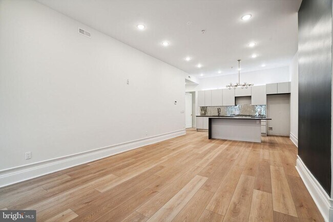 Building Photo - 1822 Chestnut St