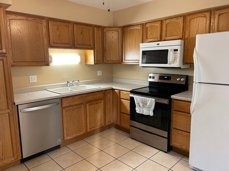 Building Photo - 2863 S Xanadu Way