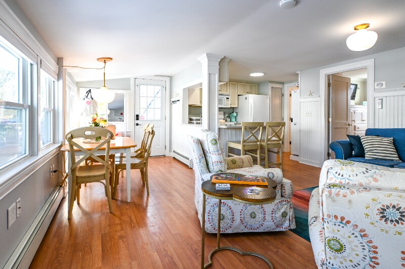 Building Photo - 8 Pine Tree Ave