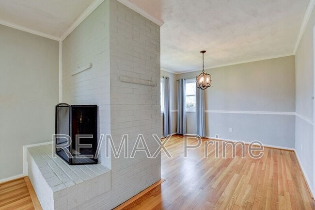 Building Photo - 609 Birch Dr