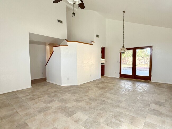 Building Photo - NORTHWEST SOLAR HOME - AVAILABLE NOW!