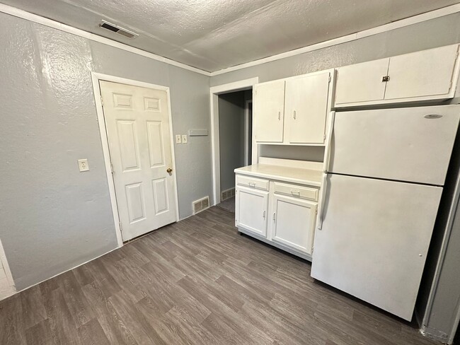 Building Photo - Move-In Special FREE DECEMBER 2024 Rent- C...