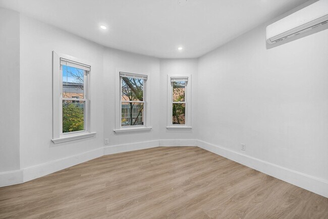 Building Photo - 92 Willow St