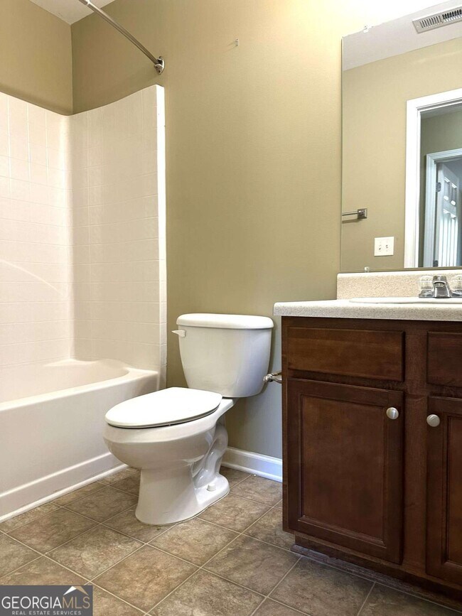 Building Photo - 538 Oakside Pl
