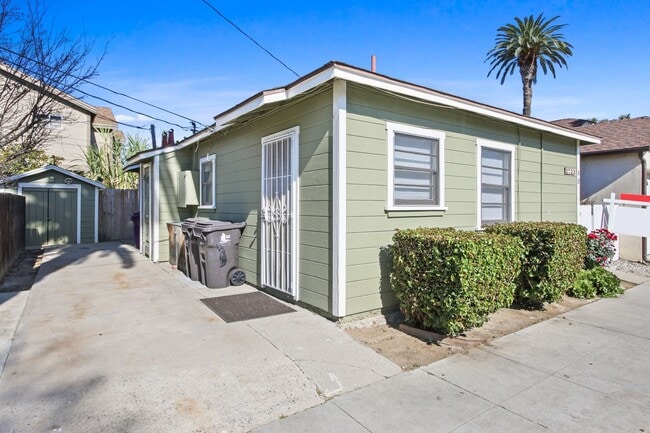 Building Photo - Charming Triplex Unit in Historic Rose Park