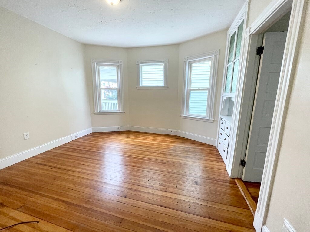 Building Photo - 26 Taft St