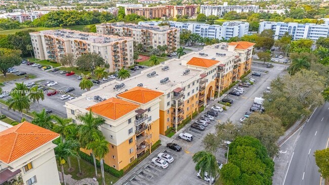 Building Photo - 9340 Fontainebleau Blvd