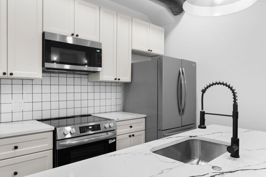 Kitchen - 2035 Forbes Ave