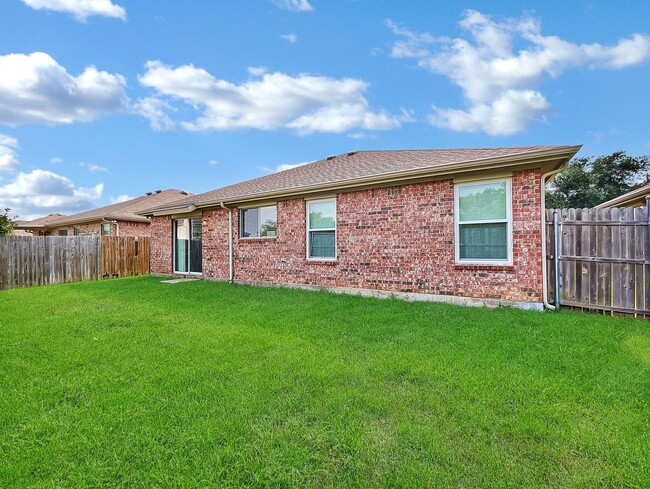 Building Photo - Charming Home in Established Haslet Community