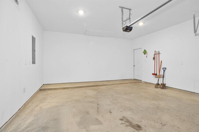 Building Photo - 15619 Rising Wren Ct